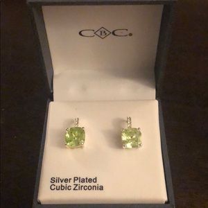 Green stone hanging earrings